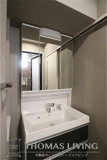 LEGEND111の女性に嬉しい独立洗面台。