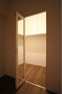 キャトルセゾン中井のウォークインクローゼットです。