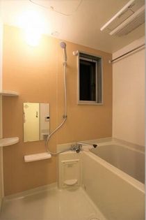 キャトルセゾン中井の清潔感のあるお風呂です。