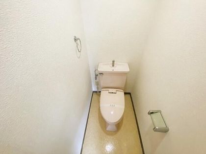 リブハウスハラのシンプルなトイレです