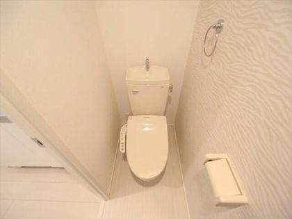 サンブラスハイム大曽根の温水洗浄暖房便座付トイレ