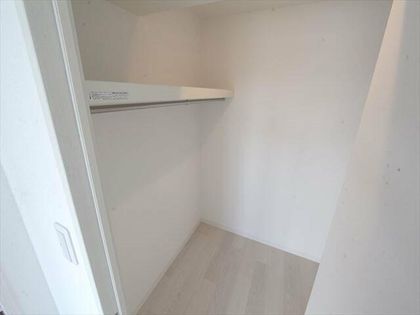 オークスクエア吹上のウォークインクローゼット(収納充実しています)