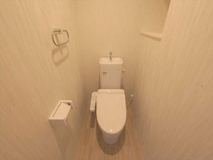 オークスクエア吹上の温水洗浄便座付トイレ