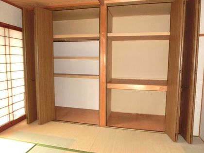 コーユー鷹見台 A棟の大容量の収納です