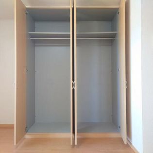 メイプル館の写真は同間取りの別部屋のものです。