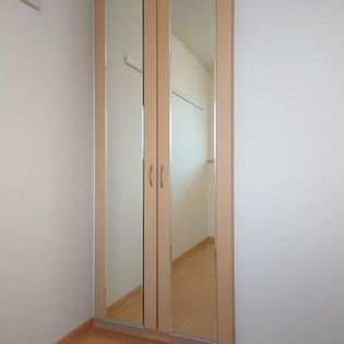 メイプル館の写真は同間取りの別部屋のものです。