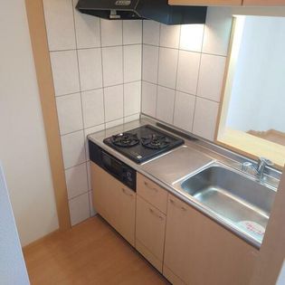 メイプル館の写真は同間取りの別部屋のものです。