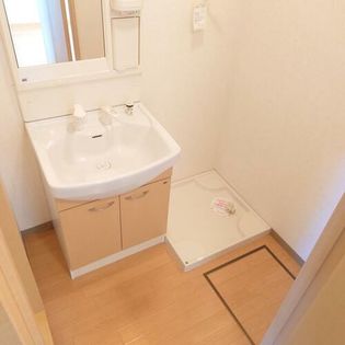 メイプル館の写真は同間取りの別部屋のものです。