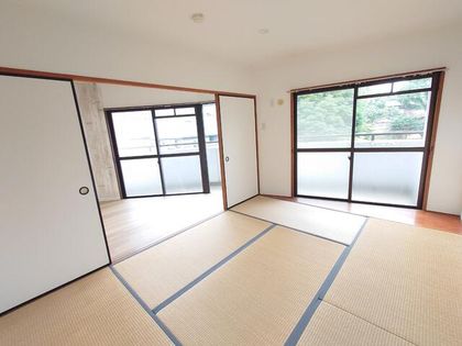 ライフハウス城野駅東のリビング続き間の和室