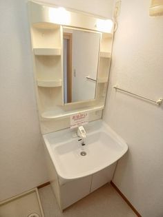 明るい洗面所です