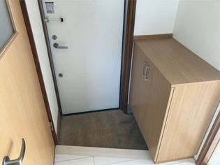 RESTATE新琴似の玄関