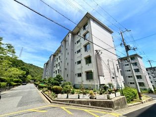 兵庫県宝塚市中山五月台6丁目の賃貸マンションの画像