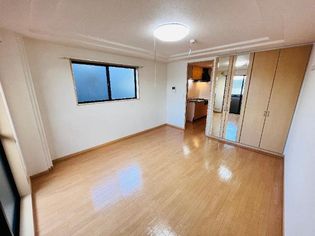 パークサイドの洋室