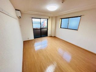 パークサイドの洋室