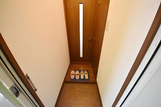 アプロード美園813の玄関