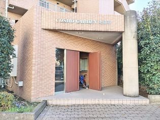 重厚感のあるエントランスがカッコいいです★