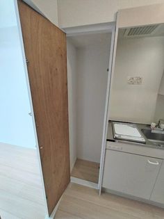 東京都足立区大谷田3丁目の賃貸マンションの収納