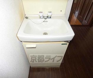 葛城マンションの洗面所です。