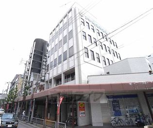 京都中央信用金庫出町支店まで100m 鴨川近くの環境良好な場所。