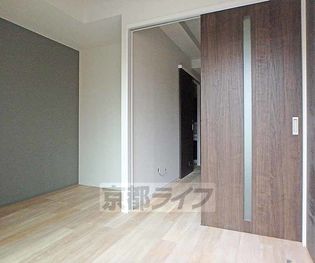 京都府京都市上京区南上善寺町の賃貸マンションの寝室です。