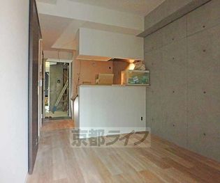京都府京都市上京区南上善寺町の賃貸マンションのリビングです。