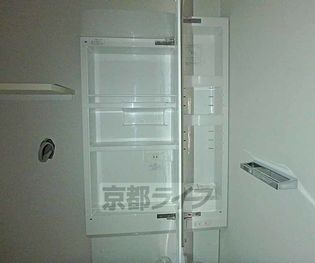 京都府京都市上京区南上善寺町の賃貸マンションの洗面所収納です。