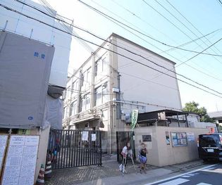横大路小学校まで300m 活気溢れる小学校です。