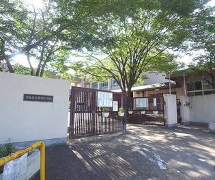 西野小学校まで401m