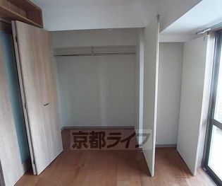 シルエラ御所南のたっぷり収納できます。