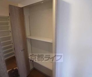 シルエラ御所南の各お部屋にも収納が付いているのですっきり片付けられます。