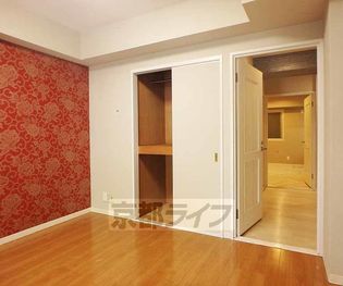 サンリーベ衣笠の洋室です。