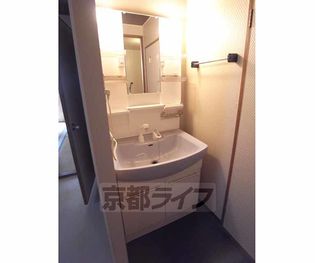 ヴィラージュ岩倉の大きくて綺麗な洗面台・