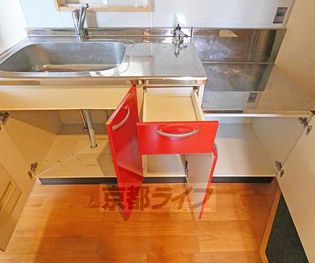 アルカス千本通のキッチン下収納です。