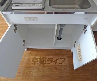 京都今出川レジデンスのキッチン収納です。