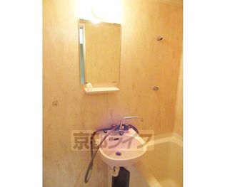 プルミエール勧修寺の鏡が付いて使いやすい・