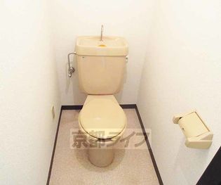 プルミエール勧修寺の綺麗で明るいトイレです