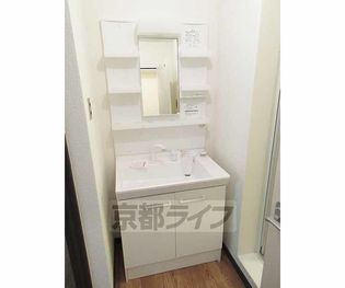 ラ・ぺリオ醍醐のピカピカの洗面台・