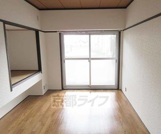 ラ・ぺリオ醍醐の光の入るお部屋・