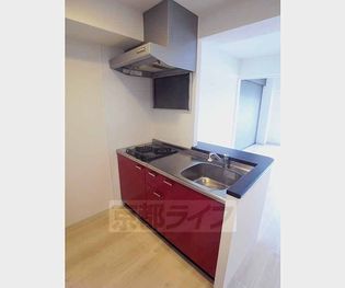 マリーベルウィングの換気扇やコンロなども搭載されたキッチンです・