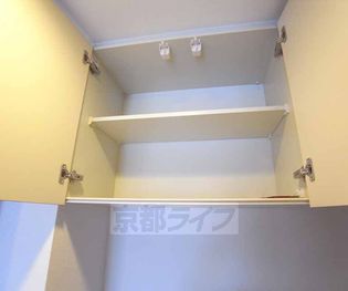マリーベルウィングのキッチンの上にも収納が付いています・