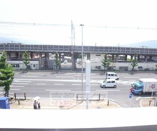 周辺には国道1号線が目の前にあります