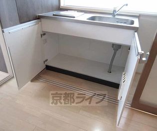 Villa Vista Daigo 南棟のキッチン下の収納です・