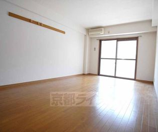 ブランドールO&Kの10帖の広々1Kです。