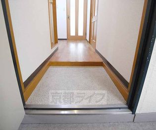 ブランドールO&Kのきれいな玄関です。