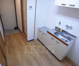 ブランドールO&Kの広めのフロアです。