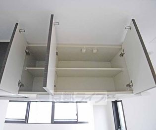 グランスイート鴨川のキッチン収納です