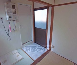 岡崎神宮荘のきれいな玄関です。