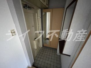 サンライフ若江東の収納もある玄関です