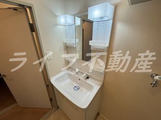 独立洗面化粧台が付いています