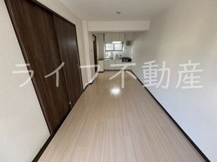 トリプルステーション菱屋西の使いやすい居間です